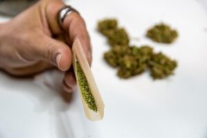 syntetyczna-marihuana-jakie-zagrozenia-dla-zdrowia-psychicznego-niesie-za-soba